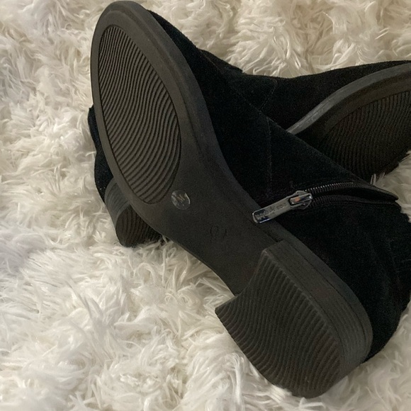 Easy Spirit Black Suede Ankle Boots - Picture 5 of 5